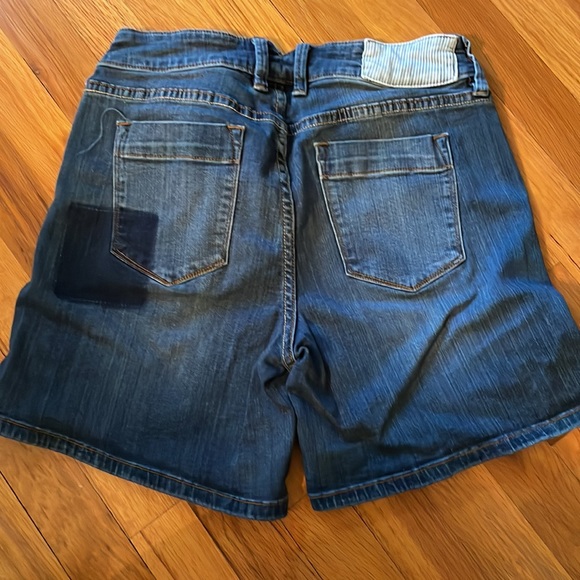 Women’s Jean shorts! - Picture 6 of 7